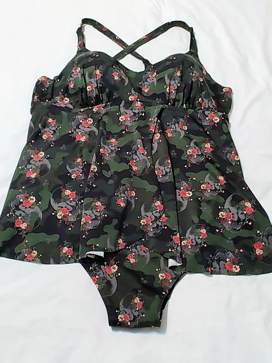 Torrid Black & Green Floral Camo & Skull One-Piece Swimsuit - Picture 4 of 6